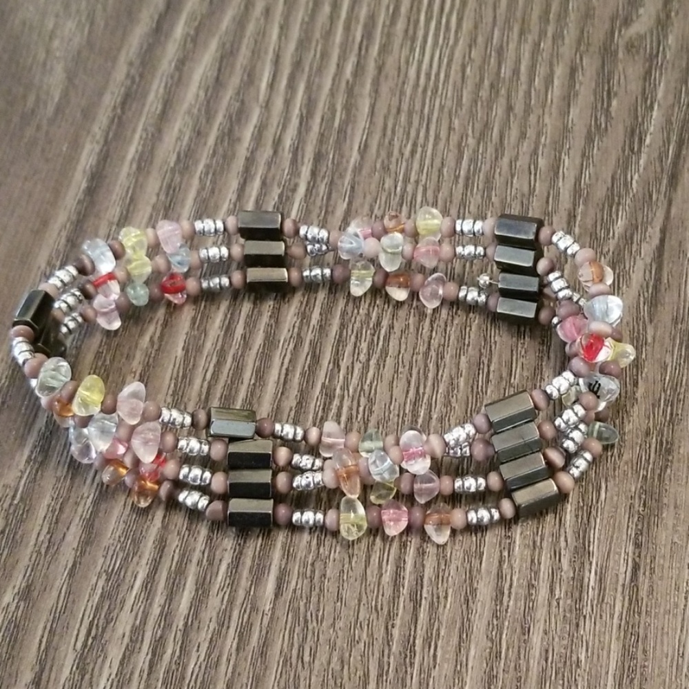 Magnetic necklace/bracelet